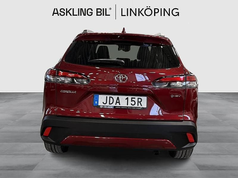 Begagnad Toyota Corolla Cross Style 140 HK (102 kW) 2024 Röd SUV