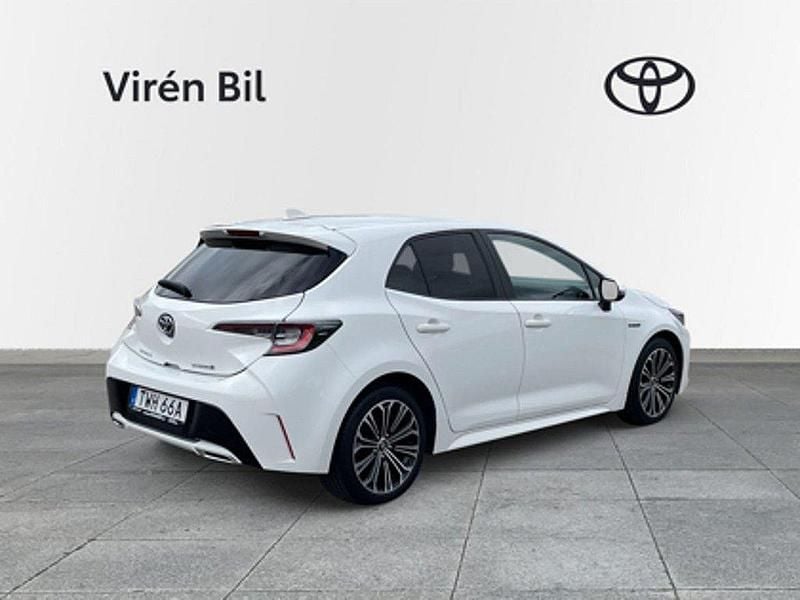 Vit Begagnad 2019 Toyota Corolla Hybrid Style Halvkombi | 215 000 kr (Marknadspris) - Bild 1/4
