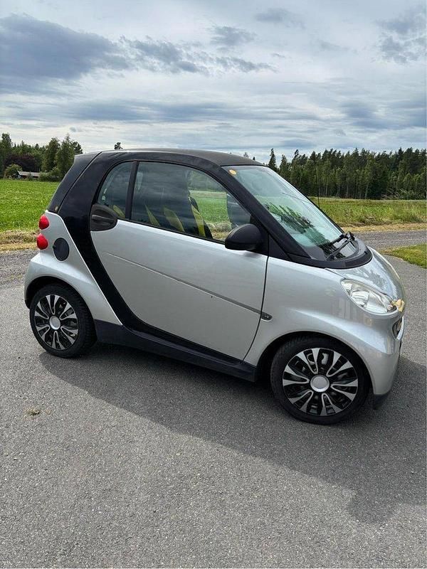 Silver Begagnad 2010 Smart ForTwo Coupé Sportkupé | 30 000 kr (Bra pris) - Bild 1/4