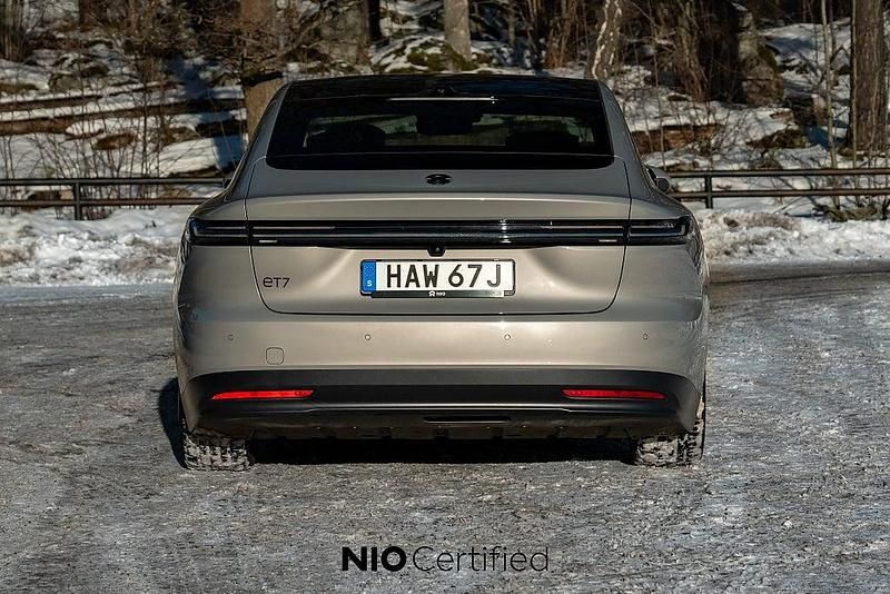 Begagnad Nio ET7 480 kW (653 HK) 2022 Grå Sedan