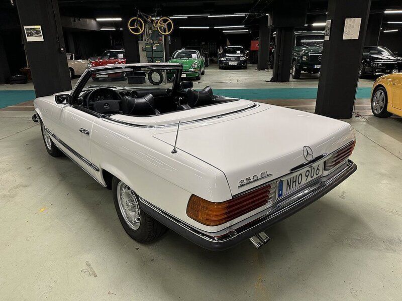 Begagnad Mercedes SL350 200 HK (147 kW) 1975 Vit Cab