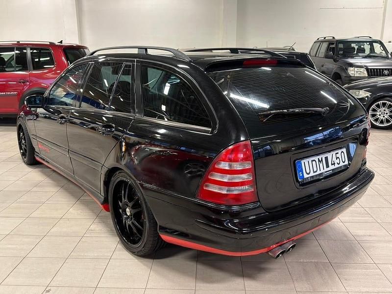 Begagnad Mercedes C32 AMG Avantgarde 354 HK (260 kW) 2002 Svart Kombi