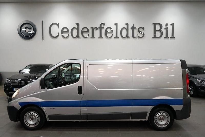 Ljusgrå (grå) Begagnad 2008 Renault Trafic Minibuss | 39 800 kr (Bra pris) - Bild 1/4