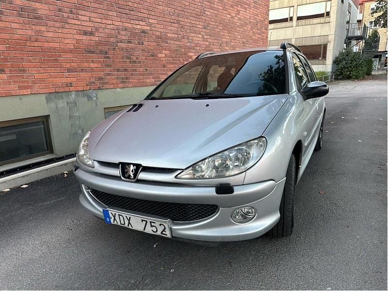 Grå Begagnad 2006 Peugeot 206 Kombi | 16 000 kr (Bra pris) - Bild 1/4