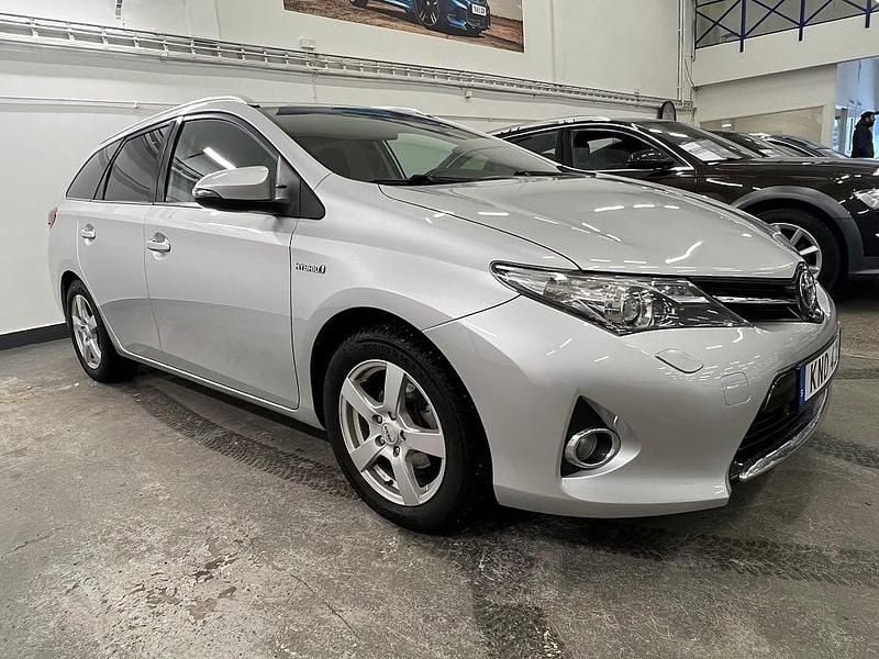 Begagnad Toyota Auris Touring Sports Active 136 HK (100 kW) 2013 Silver Kombi