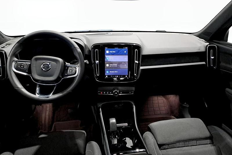 Begagnad Volvo XC40 Single Motor 175 kW (238 HK) 2023 Blå SUV