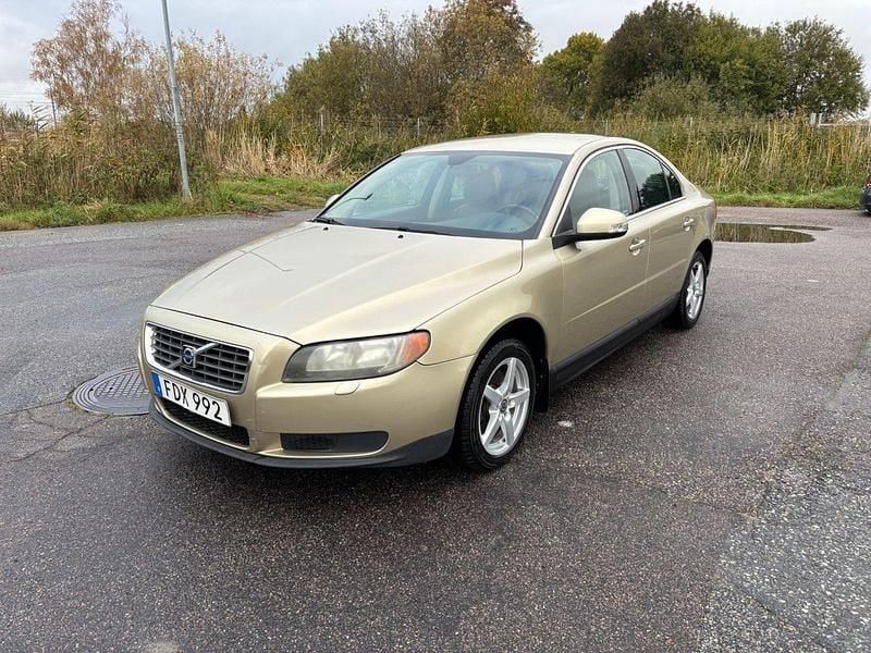 Ljusbrun Begagnad 2006 Volvo S80 Sedan | 49 000 kr (Bra pris) - Bild 1/4