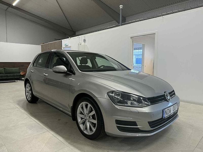 Silver Begagnad 2012 VW Golf VII Halvkombi | 129 900 kr (Lite dyr) - Bild 1/4