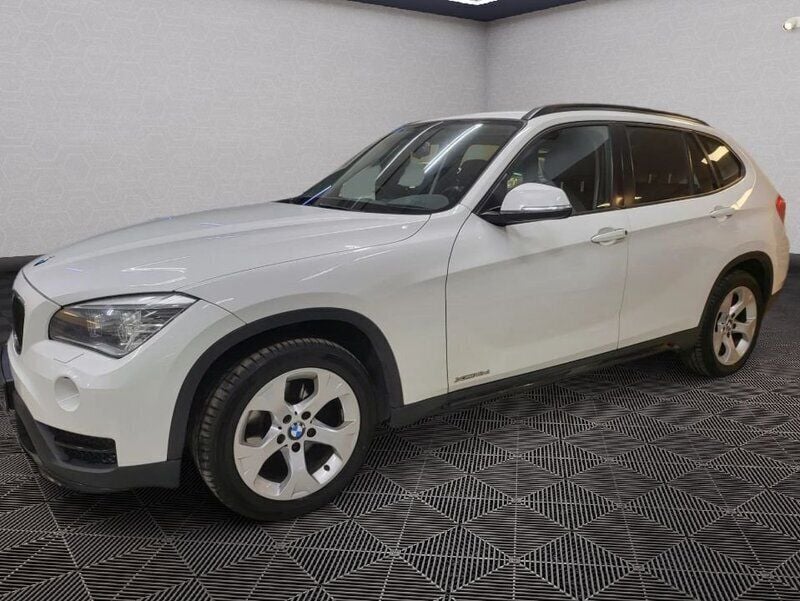 Vit Begagnad 2014 BMW X1 Sport Line SUV | 99 900 kr (Marknadspris) - Bild 1/4