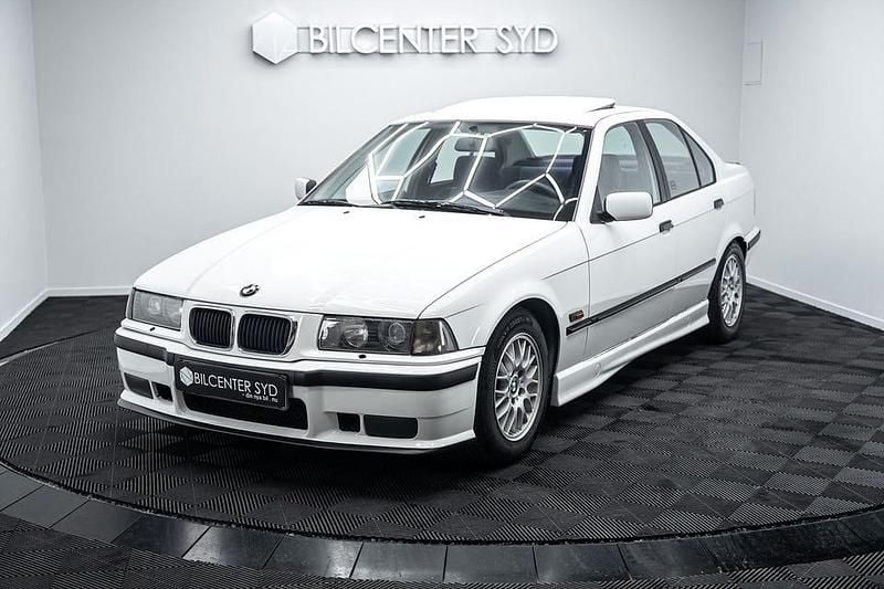 Begagnad BMW 325 192 HK (141 kW) 1994 Vit Sedan