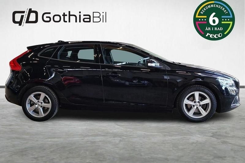 Begagnad Volvo V40 Kinetic 120 HK (88 kW) 2016 Svart Halvkombi