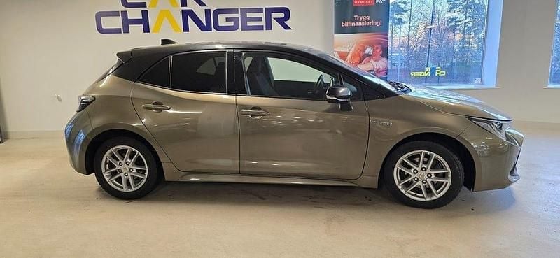Begagnad Toyota Corolla Hybrid Style 122 HK (89 kW) 2019 Grön Halvkombi
