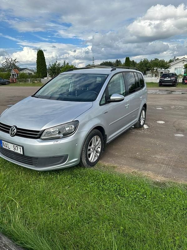 Begagnad 2013 VW Touran Minibuss | 95 000 kr (Marknadspris) - Bild 1/4
