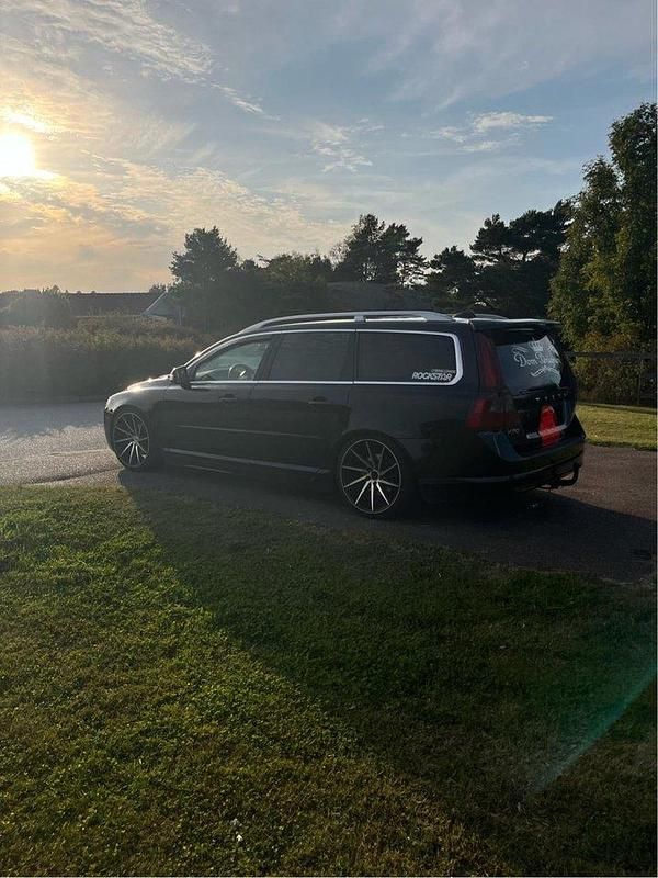 Svart Begagnad 2010 Volvo V70 R-Design Kombi | 99 000 kr (Lite dyr) - Bild 1/4