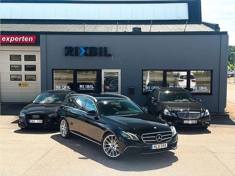 Svart Begagnad 2020 Mercedes E200 Kombi | 174 900 kr (Marknadspris) - Bild 1/4