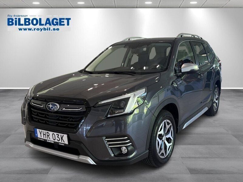 Grå Begagnad 2024 Subaru Forester Active SUV | 389 900 kr - Bild 1/4