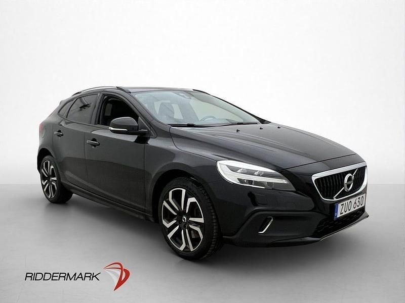 Begagnad Volvo V40 CC Momentum 150 HK (110 kW) 2019 Svart Kombi