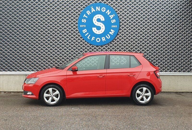 Röd Begagnad 2017 Skoda Fabia Style Halvkombi | 105 000 kr (Marknadspris) - Bild 1/4