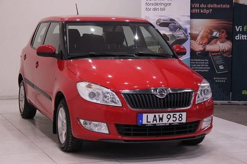 Begagnad Skoda Fabia Elegance 86 HK (63 kW) 2013 Röd Halvkombi