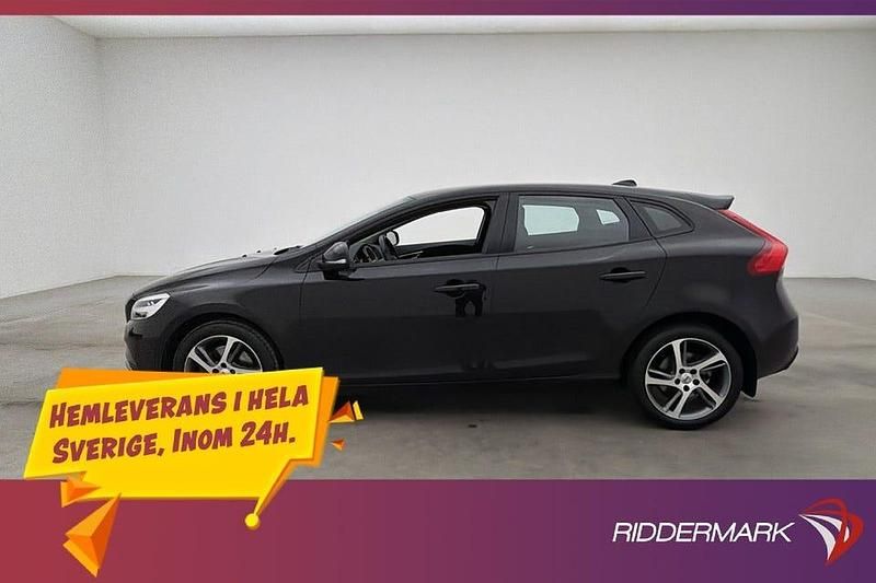Begagnad Volvo V40 Momentum 150 HK (110 kW) 2016 Svart Halvkombi