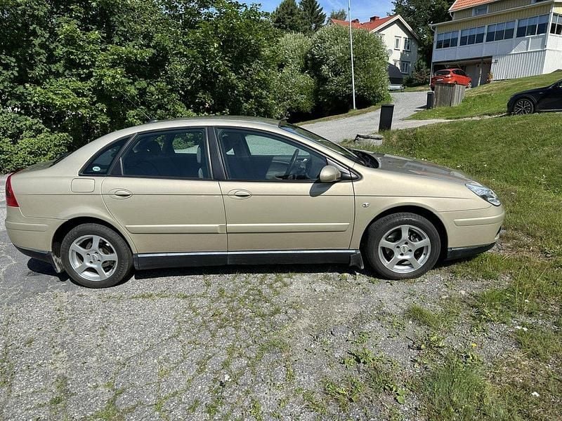 Brun Begagnad 2005 Citroën C5 Sedan | 30 000 kr (Dyr) - Bild 1/4
