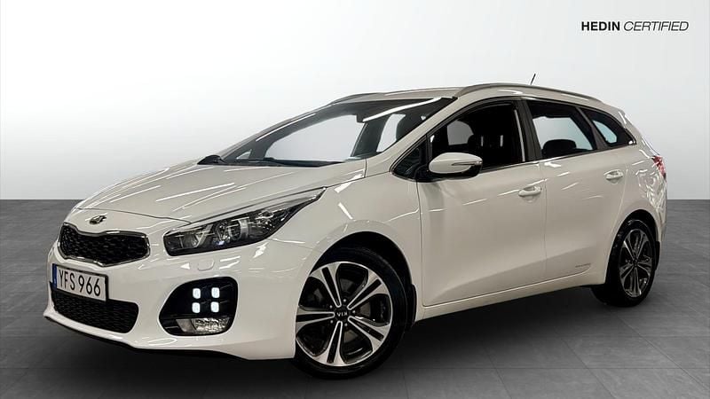 Vit (white) Begagnad 2016 Kia Ceed Sportswagon GT-Line Kombi | 134 900 kr (Marknadspris) - Bild 1/4