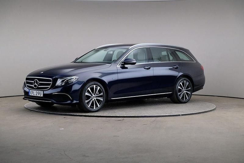 Mörkblå Begagnad 2019 Mercedes E300 Avantgarde Kombi | 315 000 kr (Superpris) - Bild 1/4