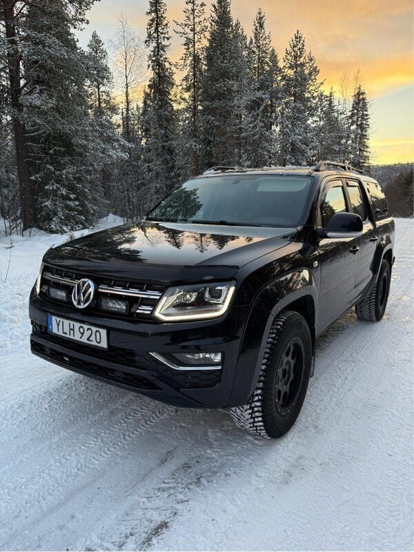 Svart Begagnad 2017 VW Amarok Pickup | 269 900 kr (Superpris) - Bild 1/4