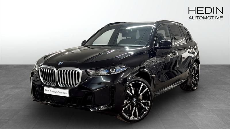 Begagnad BMW X5 Comfort Edition 490 HK (360 kW) 2025 Svart SUV