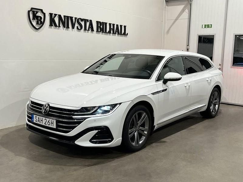 Vit Begagnad 2021 VW Arteon R-line Kombi | 278 800 kr (Bra pris) - Bild 1/4