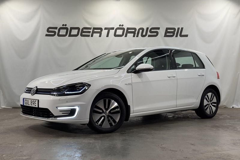 Vit Begagnad 2020 VW e-Golf Halvkombi | 199 900 kr (Marknadspris) - Bild 1/4