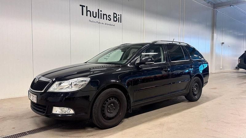 Svart Begagnad 2012 Skoda Octavia Elegance Kombi | 49 900 kr (Bra pris) - Bild 1/4