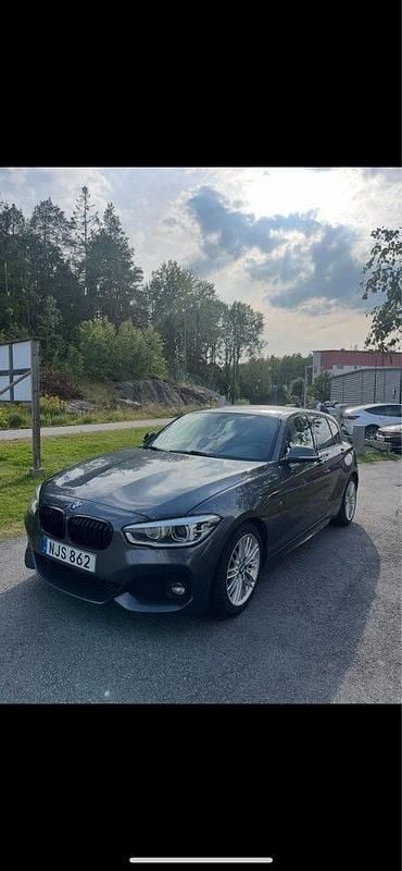 Begagnad 2019 BMW 118 M Sport Halvkombi | 199 000 kr (Marknadspris) - Bild 1/4
