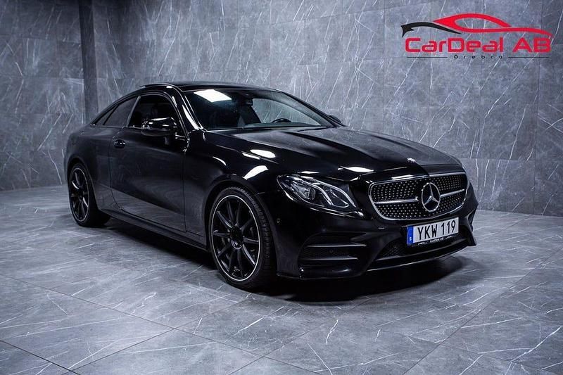 Svart Begagnad 2017 Mercedes E200 AMG line Sportkupé | 308 800 kr (Marknadspris) - Bild 1/4