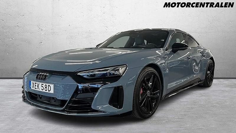 Grå Begagnad 2022 Audi e-tron SUV | 799 000 kr - Bild 1/4