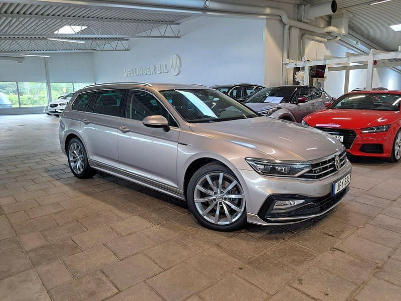 Ljusbrun Begagnad 2019 VW Passat R-line Kombi | 248 500 kr (Lite dyr) - Bild 1/4