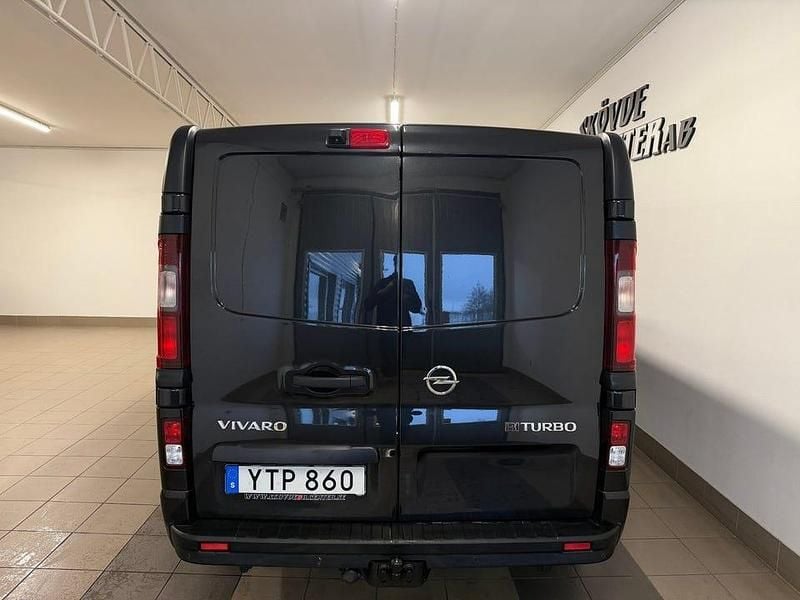 Begagnad Opel Vivaro 125 HK (91 kW) 2018 Svart Minibuss