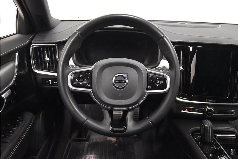 Begagnad Volvo V90 R-Design 340 HK (250 kW) 2022 Vit Kombi