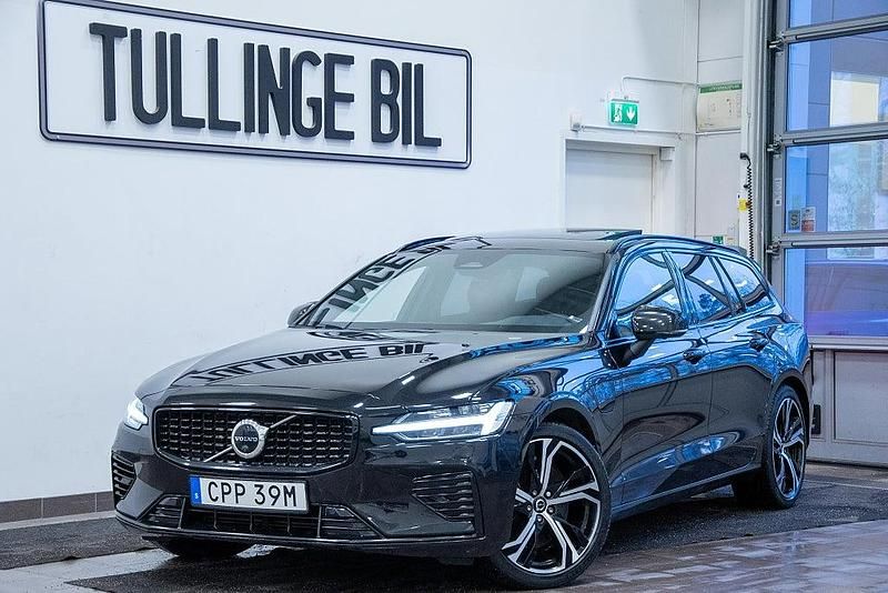 Begagnad Volvo V60 R-Design 253 HK (186 kW) 2022 Svart Kombi