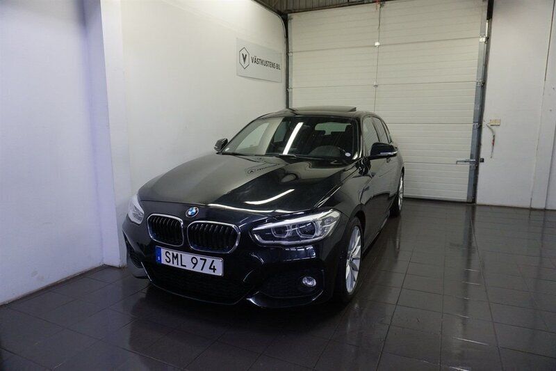 Svart Begagnad 2016 BMW 118 M Sport Halvkombi | 179 900 kr (Marknadspris) - Bild 1/4