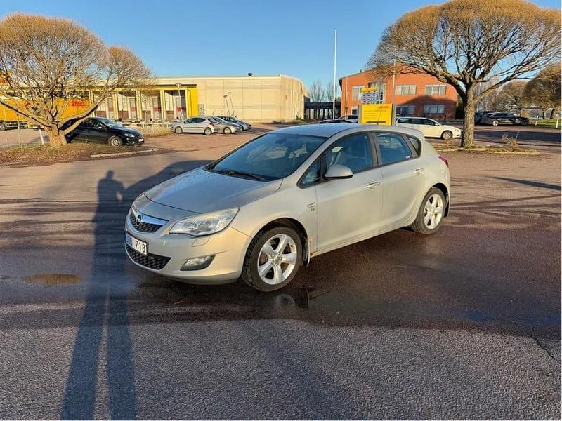 Begagnad 2010 Opel Astra Enjoy Halvkombi | 44 900 kr (Marknadspris) - Bild 1/4
