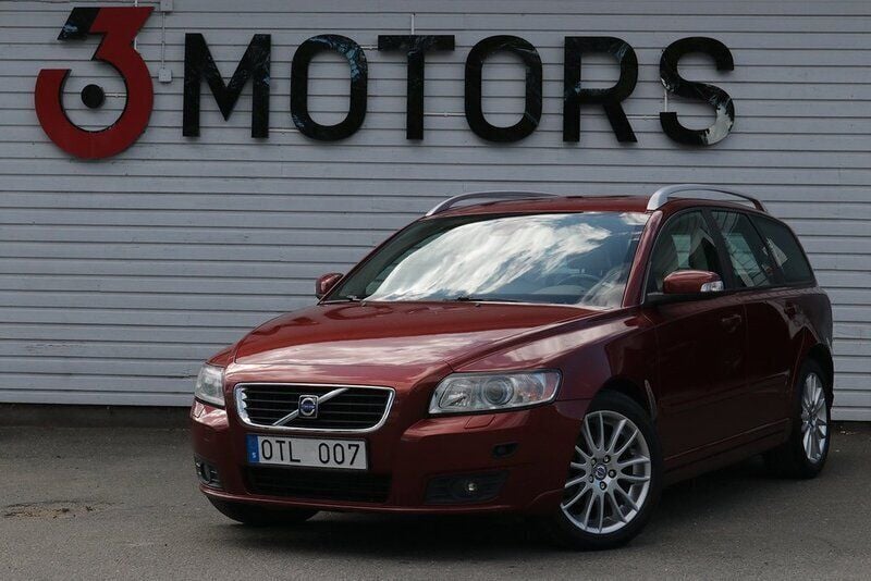 Röd Begagnad 2008 Volvo V50 Summum Kombi | 69 900 kr (Lite dyr) - Bild 1/4