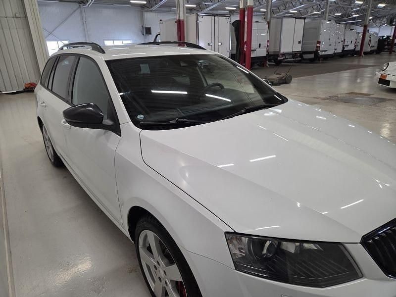 Begagnad Skoda Octavia RS 184 HK (135 kW) 2014 Vit Halvkombi