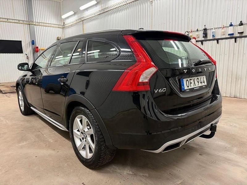Begagnad Volvo V60 CC Summum 150 HK (110 kW) 2016 Svart Kombi