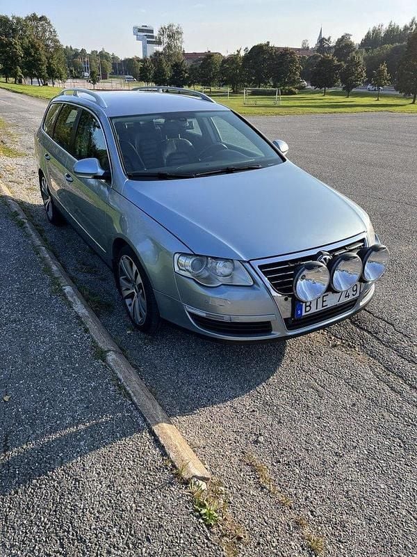 Blå Begagnad 2008 VW Passat Sportline Kombi | 29 000 kr (Superpris) - Bild 1/4