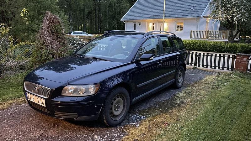 Blå Begagnad 2006 Volvo V50 Kombi | 10 500 kr (Superpris) - Bild 1/4
