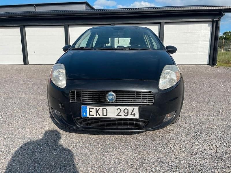 Begagnad Fiat Grande Punto 75 HK (55 kW) 2007 Svart Halvkombi