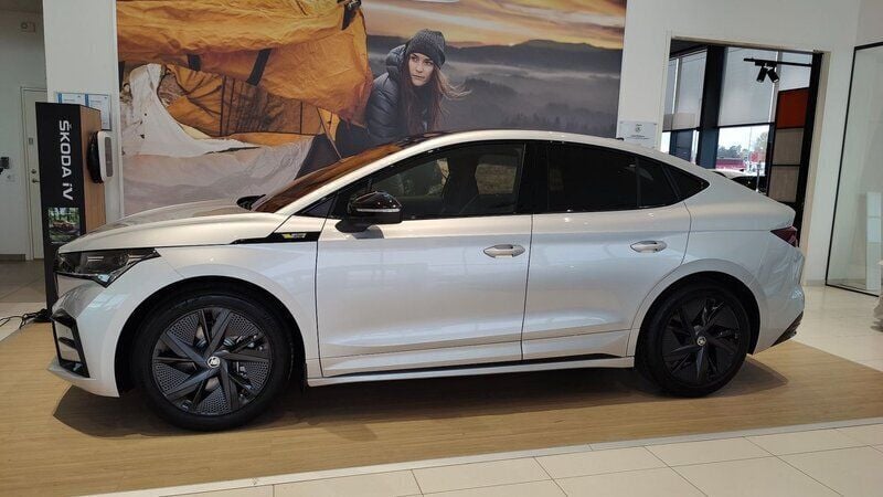 Silver Ny 2025 Skoda Enyaq iV RS SUV | 610 225 kr (Marknadspris) - Bild 1/4
