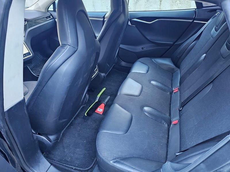 Begagnad Tesla Model S 278 kW (378 HK) 2014 Deep blue metallic Halvkombi