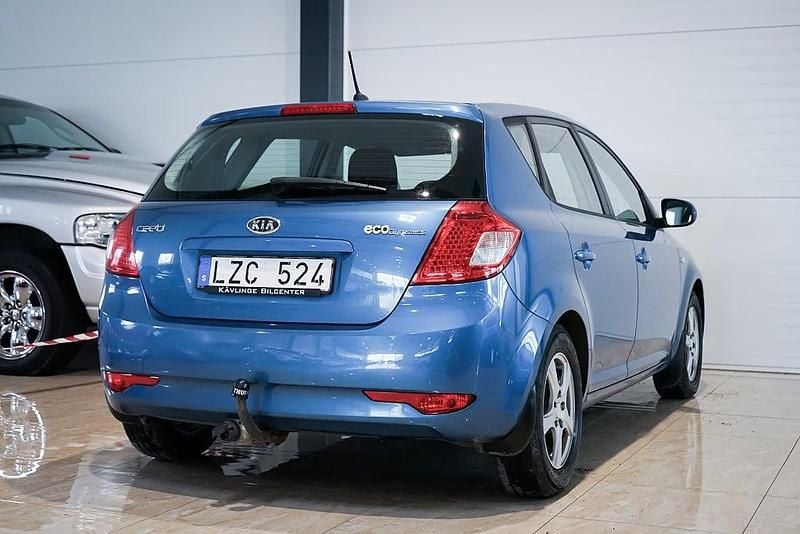 Begagnad Kia Ceed EX 90 HK (66 kW) 2011 Blå Halvkombi